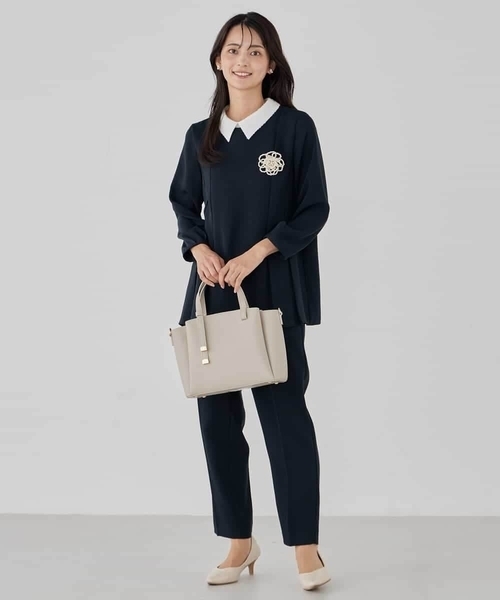 a.v.v（アーヴェヴェ）の「2WAYサテン襟付きペプラムブラウス【洗える/速乾/毛玉になりにくい/イージーケア】（シャツ/ブラウス・レディース・グレー系その他/ブラック/ネイビー・38/40）」の8枚目の写真