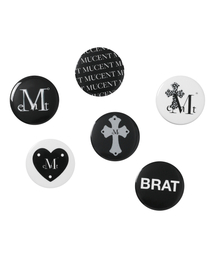 MUCENT（ムセント）の「シグネチャーロゴピンバッジセット 男女共用（ブローチ/コサージュ）」