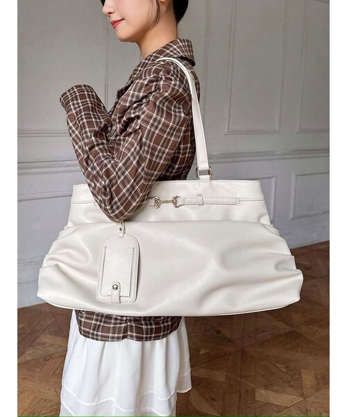 RESEXXY（リゼクシー）の「ビットポイントビッグシルエットバッグ（ハンドバッグ・レディース・アイボリー/ブラック・FREE）」の6枚目の写真