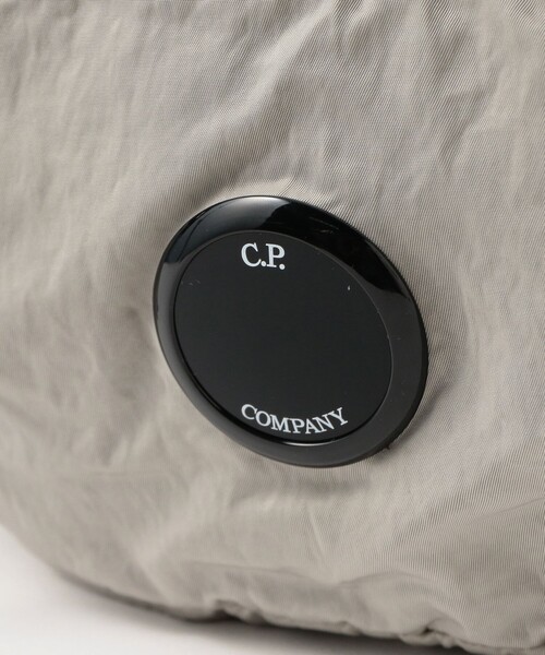 C.P. COMPANY（シーピーカンパニー）の「C.P. Company / Nylon B Crossbody Pack（ショルダーバッグ・メンズ・ブラック/グレー・ONE SIZE）」の5枚目の写真
