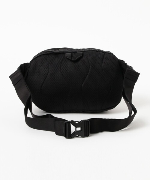 C.P. COMPANY（シーピーカンパニー）の「C.P. Company / Nylon B Crossbody Pack（ショルダーバッグ・メンズ・ブラック/グレー・ONE SIZE）」の7枚目の写真