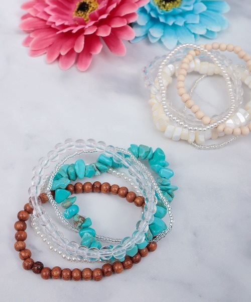 チチカカ(チチカカ)の「異素材ビーズ5連ブレスレット(ブレスレット・レディース・ホワイト/ブルー・FREE)」の3枚目の写真