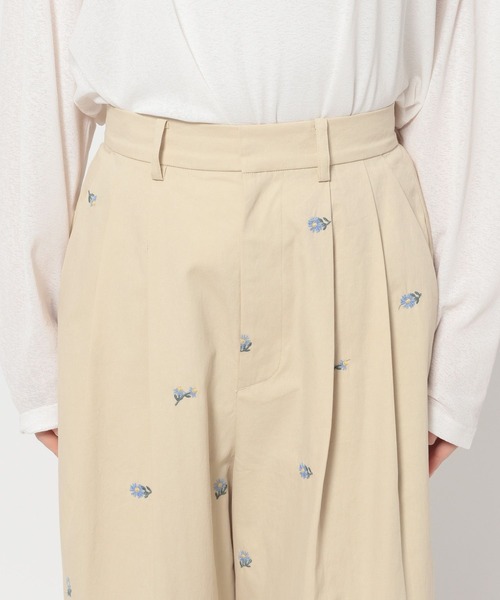 LOWRYS FARM（ローリーズファーム）の「Ｃ／Ｎシシュウタックワイドパンツ 655808（その他パンツ・レディース・ベージュ系その他・LARGE/MEDIUM）」の5枚目の写真