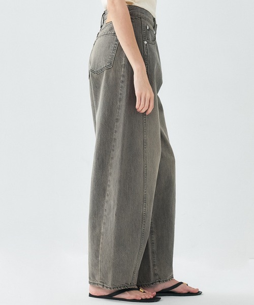 PUBLIC TOKYO（パブリックトウキョウ）の「＊即完売＊予約受付中【2026春新作】PUBLIC DENIM CURVE｜バルーンパンツ｜カーブデニム（デニムパンツ・レディース・ブルー/ライトブラック・3/2/1）」の17枚目の写真