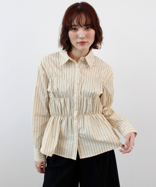 ABYS(アビス)の「着るだけで細見え。ウエストシャーリングストライプ長袖シャツ / ペプラムブラウス(シャツ/ブラウス・レディース・ベージュ/グリーン/ブルー・FREE)」の2枚目の写真