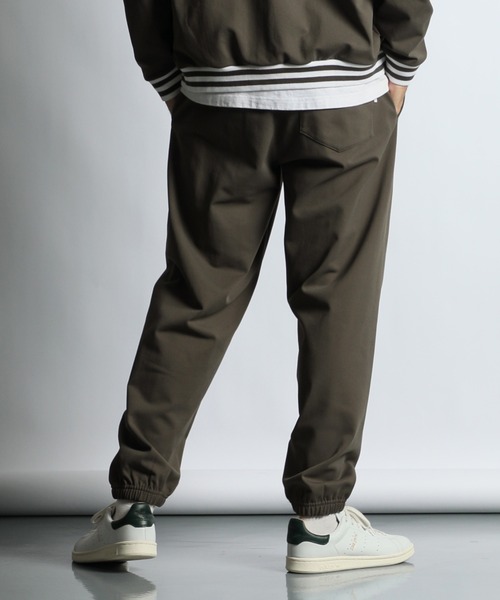 The DUFFER of ST.GEORGE(ザダファーオブセントジョージ)の「「AIR FLEX」SETUP JOGGER PANTS:機能素材 「エアフレックス」セットアップ ジョガーパンツ(スウェットパンツ・メンズ・グレイッシュベージュ/ブラック・X-LARGE/LARGE/MEDIUM/SMALL)」の9枚目の写真