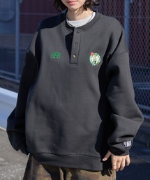 NBA（エヌビーエー）の「NBA エヌビーエー別注 チームロゴ刺繍 ビッグシルエット裏起毛 ヘンリーネックスウェット（スウェット）」