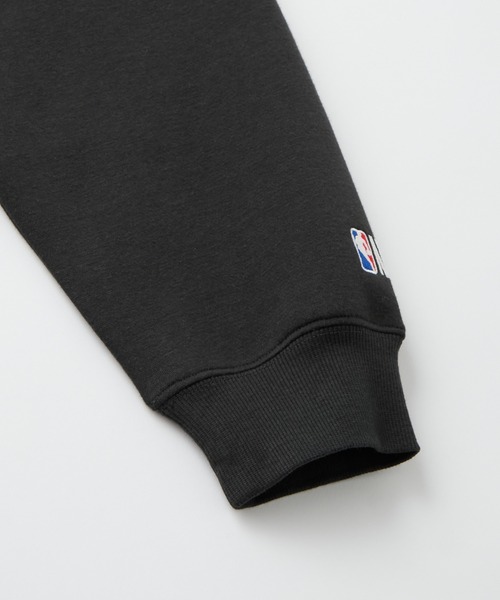 NBA(エヌビーエー)の「NBA/エヌビーエー別注 チームロゴ刺繍 ビッグシルエット裏起毛 ヘンリーネックスウェット(スウェット・メンズ・ブラック/グレー系/ダークグレー/ライトグレー/ダークブラウン・M/L)」の18枚目の写真