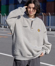 NBA（エヌビーエー）の「NBA/エヌビーエー別注 チームロゴ刺繍 ビッグシルエット裏起毛 ヘンリーネックスウェット（スウェット）」