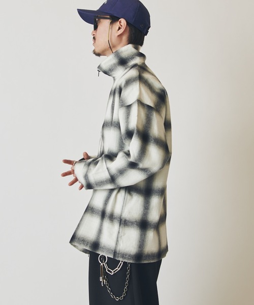 Lui's(ルイス)の「【CHEMISE】 スタンドカラー オンブレーシャツジャケット(シャツ/ブラウス・メンズ・ブラック/ネイビー/ホワイト・FREE)」の6枚目の写真