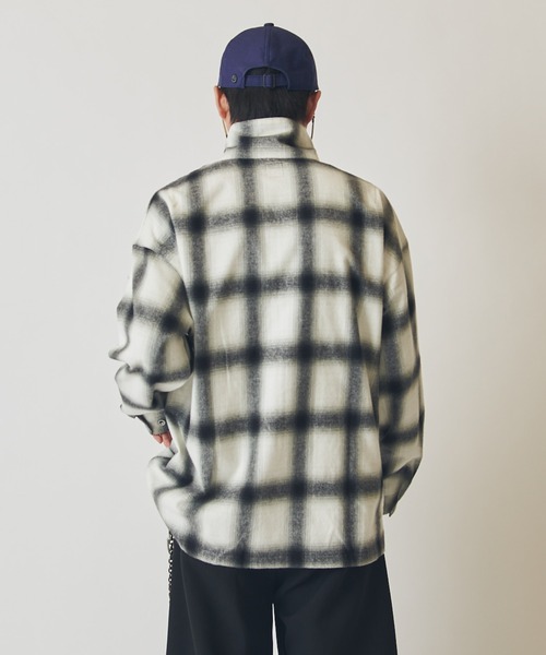 Lui's(ルイス)の「【CHEMISE】 スタンドカラー オンブレーシャツジャケット(シャツ/ブラウス・メンズ・ブラック/ネイビー/ホワイト・FREE)」の7枚目の写真