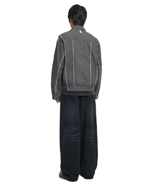 NOMANUAL(NOMANUAL)の「ROUGH CUT TRUCKER JACKET - WASHED CHARCOAL(デニムジャケット・レディース・その他・X-LARGE/LARGE/MEDIUM)」の4枚目の写真