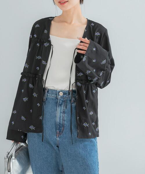 URBAN RESEARCH ROSSO WOMEN（アーバンリサーチ　ロッソ）の「フラワー刺繍ギャザーブラウス（シャツ/ブラウス・レディース・ブラック・FREE）」の9枚目の写真