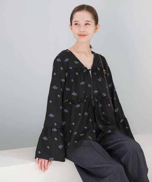 URBAN RESEARCH ROSSO WOMEN（アーバンリサーチ　ロッソ）の「フラワー刺繍ギャザーブラウス（シャツ/ブラウス・レディース・ブラック・FREE）」の11枚目の写真