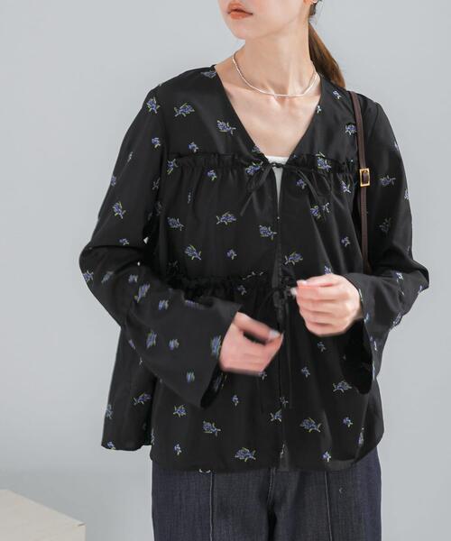 URBAN RESEARCH ROSSO WOMEN（アーバンリサーチ　ロッソ）の「フラワー刺繍ギャザーブラウス（シャツ/ブラウス・レディース・ブラック・FREE）」の14枚目の写真