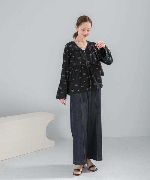 URBAN RESEARCH ROSSO WOMEN（アーバンリサーチ　ロッソ）の「フラワー刺繍ギャザーブラウス（シャツ/ブラウス・レディース・ブラック・FREE）」の16枚目の写真