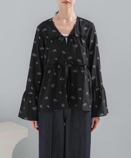 URBAN RESEARCH ROSSO WOMEN（アーバンリサーチ　ロッソ）の「フラワー刺繍ギャザーブラウス（シャツ/ブラウス・レディース・ブラック・FREE）」の17枚目の写真