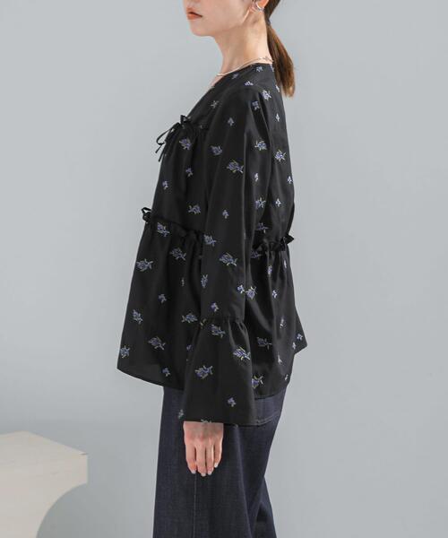 URBAN RESEARCH ROSSO WOMEN（アーバンリサーチ　ロッソ）の「フラワー刺繍ギャザーブラウス（シャツ/ブラウス・レディース・ブラック・FREE）」の18枚目の写真