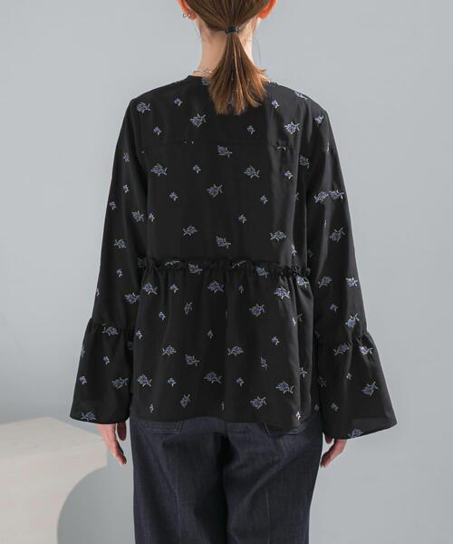 URBAN RESEARCH ROSSO WOMEN（アーバンリサーチ　ロッソ）の「フラワー刺繍ギャザーブラウス（シャツ/ブラウス・レディース・ブラック・FREE）」の12枚目の写真