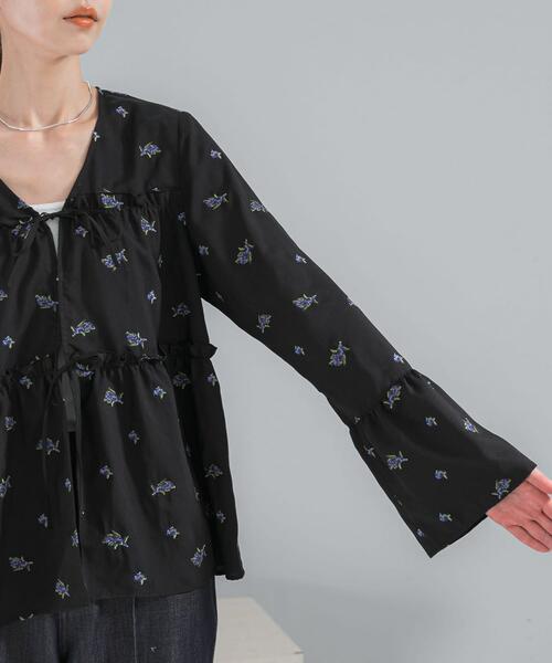 URBAN RESEARCH ROSSO WOMEN（アーバンリサーチ　ロッソ）の「フラワー刺繍ギャザーブラウス（シャツ/ブラウス・レディース・ブラック・FREE）」の13枚目の写真