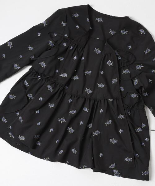 URBAN RESEARCH ROSSO WOMEN（アーバンリサーチ　ロッソ）の「フラワー刺繍ギャザーブラウス（シャツ/ブラウス・レディース・ブラック・FREE）」の4枚目の写真