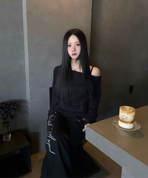 DRUNKTXT（ドランクテキスト）の「[Woman] Hotfix Off Shoulder Long Sleeve Black（Tシャツ/カットソー・レディース・その他・FREE）」の3枚目の写真