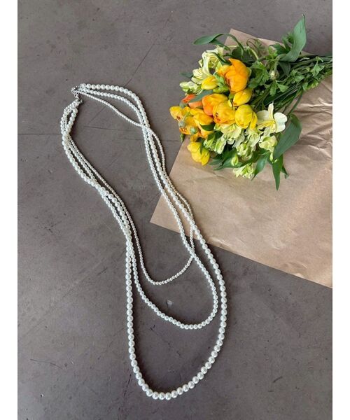 EVRIS（エヴリス）の「LONG PEARL CHAIN 3連 ネックレス（ネックレス・レディース・ホワイト・FREE）」の9枚目の写真