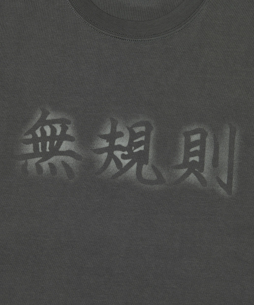 NOMANUAL(NOMANUAL)の「RULELESS T-SHIRT - CHARCOAL(Tシャツ/カットソー・レディース・その他・LARGE/MEDIUM/X-LARGE/SMALL)」の4枚目の写真
