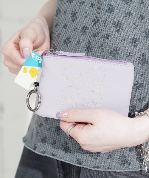 sanrio(サンリオ)の「"09"≪sanrio≫どっちにも伸びーる キーリール付き 2ポケット ナイロン フェイス 刺繍 パスポーチ(パスケース・レディース・ライトイエロー/ライトブルー/ベビーピンク/ライトピンク/ラベンダー/ライトグレー・ONE SIZE)」の1枚目の写真