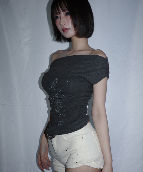 ADDITION STORE（アディションストア）の「＼ラインストーンがカワイイ／ラインストーン クロップド オフショルT / チビT / asrino（Tシャツ/カットソー・レディース・グレー・SMALL/LARGE/MEDIUM）」の4枚目の写真