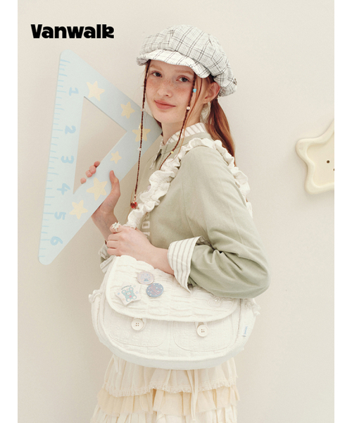 VANWALK（バンウォーク）の「Cloud Pocket Crossbody Bag [White]（ショルダーバッグ・レディース・ホワイト・FREE）」の2枚目の写真