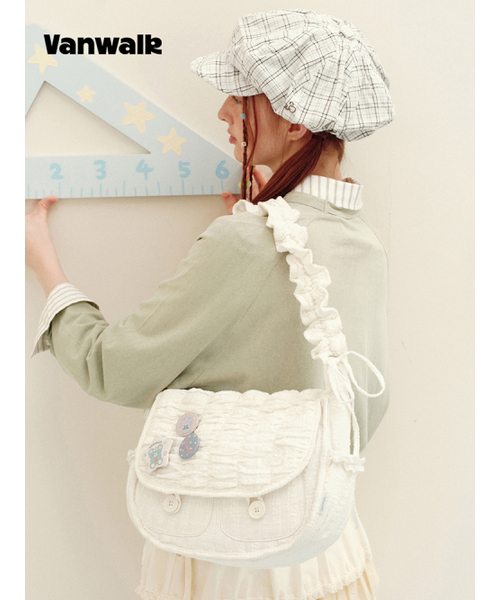 VANWALK（バンウォーク）の「Cloud Pocket Crossbody Bag [White]（ショルダーバッグ・レディース・ホワイト・FREE）」の4枚目の写真