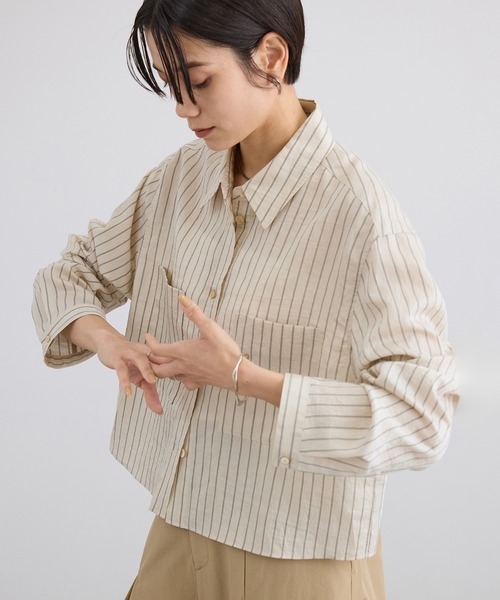 SALON adam et rope'（サロン アダム エ ロペ）の「ACAR クロップドストライプシャツ（シャツ/ブラウス・レディース・ブラウン/ベージュ・FREE）」の17枚目の写真