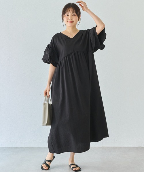 LAVEANGE(ラビアンジェ)の「Vネックフレアスリーブワンピース(ワンピース・レディース・オレンジ/ブラック・M/LL/3L/4L/5L)」の2枚目の写真