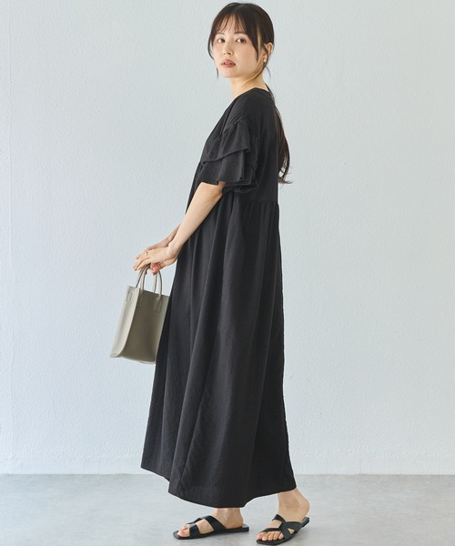 LAVEANGE(ラビアンジェ)の「Vネックフレアスリーブワンピース(ワンピース・レディース・オレンジ/ブラック・M/LL/3L/4L/5L)」の12枚目の写真