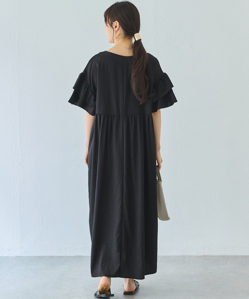 LAVEANGE(ラビアンジェ)の「Vネックフレアスリーブワンピース(ワンピース・レディース・オレンジ/ブラック・M/LL/3L/4L/5L)」の13枚目の写真