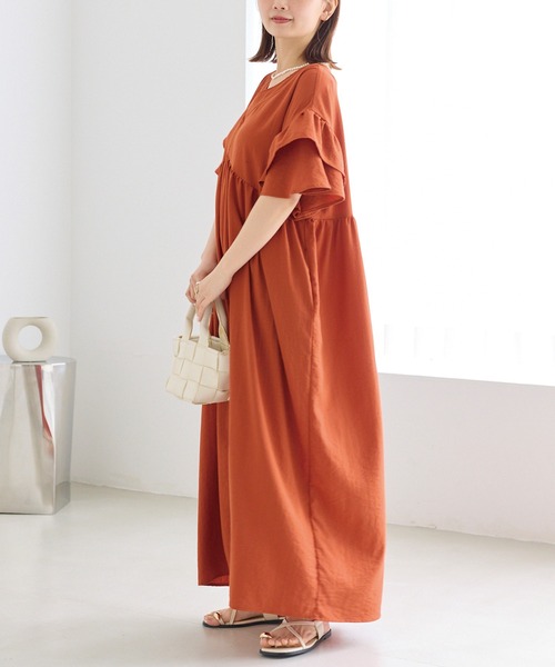 LAVEANGE(ラビアンジェ)の「Vネックフレアスリーブワンピース(ワンピース・レディース・オレンジ/ブラック・M/LL/3L/4L/5L)」の3枚目の写真