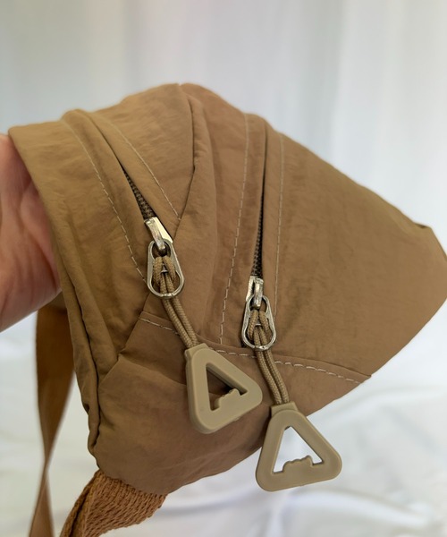 Alite cloth(アリーテクロス)の「リボンロゴミニショルダーバッグ(ショルダーバッグ・レディース・ベージュ/ブラック/ホワイト・FREE)」の4枚目の写真