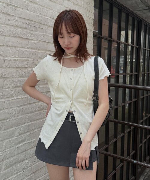 mline（エムライン）の「[mline]半袖チョーカー ボタントップス（Tシャツ/カットソー・レディース・ネイビー/ピンク/グレー/アイボリー・FREE）」の6枚目の写真