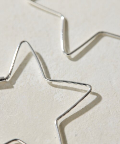 ear PAPILLONNER(イアパピヨネ)の「《スターリングシルバー使用》星型BIGフープピアス(ピアス(両耳用)・レディース・シルバー系その他4・FREE)」の3枚目の写真