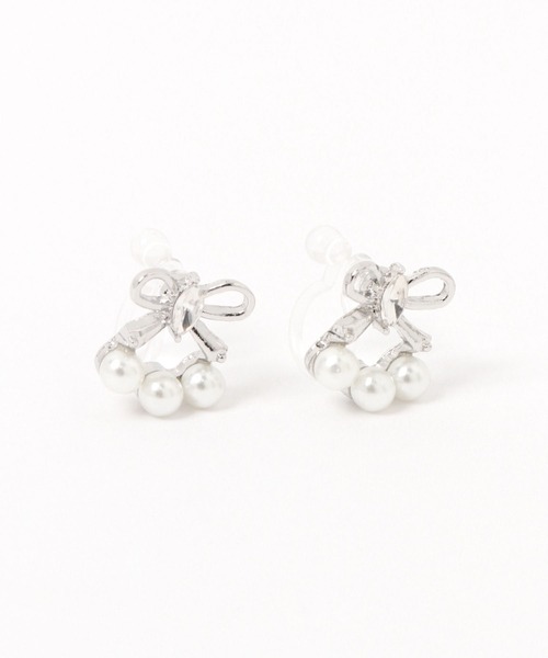 LAKOLE(ラコレ)の「3コネクトパールリボンノンホールピアス / 663787(ピアス(両耳用)・レディース・その他1/ピンク系その他・FREE)」の1枚目の写真