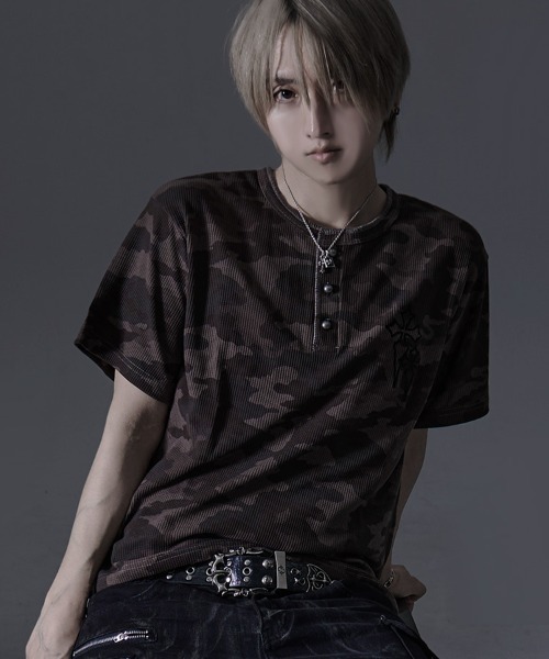 RUDOL(ルドル)の「『RUDOL/ルドル』クロス刺繍迷彩ワッフルヘンリーネックカットソー(Tシャツ/カットソー・メンズ・カーキ系2/カーキ系1・L/M)」の1枚目の写真