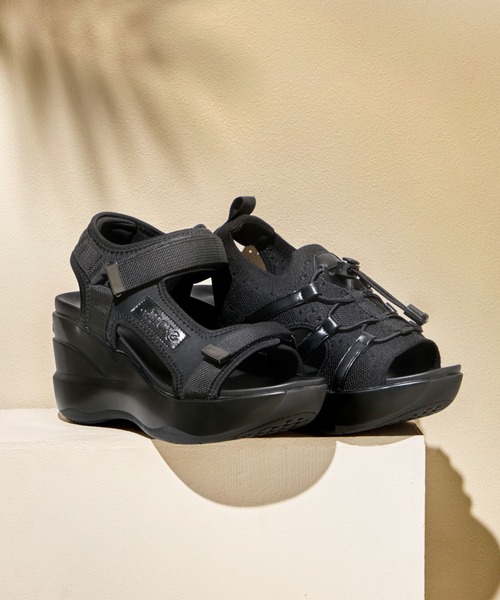 orMORE(オアモア)の「ヒールアップサンダル2 ストラップタイプ(サンダル・レディース・ブラック・LARGE/MEDIUM/SMALL)」の5枚目の写真