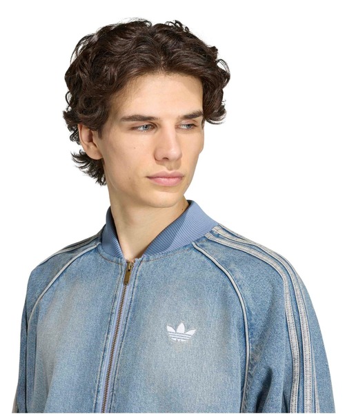 adidas(アディダス)の「adidas SST ADICOLOR DENIM TRACKTOP LIGHT WASH / アディダス SST アディカラー デニム トラックトップ ライトウォッシュ(デニムジャケット・メンズ・ライトインディゴブルー・S/M/L)」の2枚目の写真