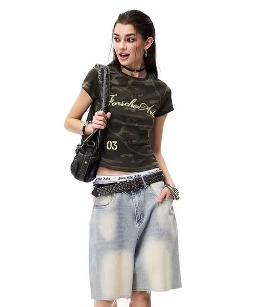 AsheKsha(アシクシャ)の「アメリカンレトロ迷彩柄ショートTシャツ(Tシャツ/カットソー・レディース・カーキ・M)」の2枚目の写真