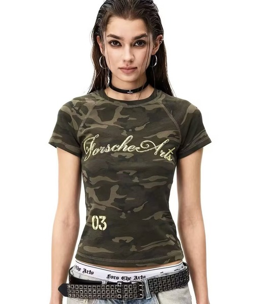 AsheKsha(アシクシャ)の「アメリカンレトロ迷彩柄ショートTシャツ(Tシャツ/カットソー・レディース・カーキ・M)」の3枚目の写真