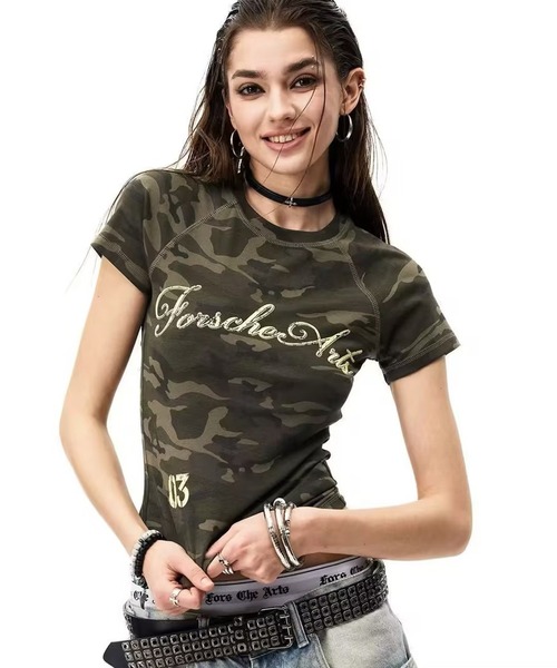 AsheKsha(アシクシャ)の「アメリカンレトロ迷彩柄ショートTシャツ(Tシャツ/カットソー・レディース・カーキ・M)」の4枚目の写真