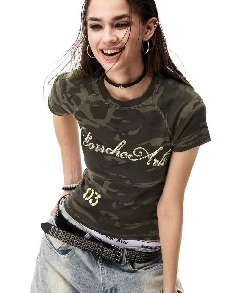 AsheKsha(アシクシャ)の「アメリカンレトロ迷彩柄ショートTシャツ(Tシャツ/カットソー・レディース・カーキ・M)」の5枚目の写真