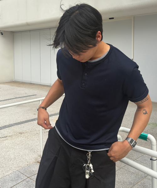 DNSR(ディーエヌエスアール)の「レイヤードヘンリーネックTシャツネイビー(Tシャツ/カットソー・メンズ・その他・MEDIUM/LARGE/X-LARGE)」の1枚目の写真