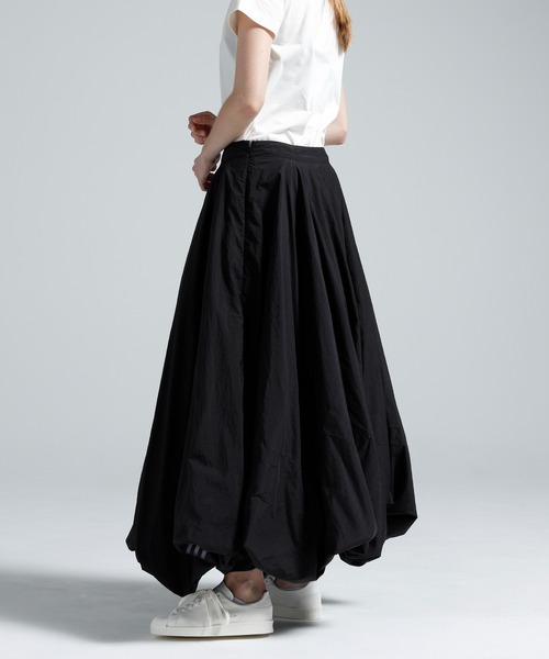 Y-3(ワイスリー)の「Y-3 GRADIENT 3 STRIPES NYLON BALOON SKIRT(スカート・レディース・ブラック・SMALL/X-SMALL/XX-SMALL/MEDIUM)」の2枚目の写真